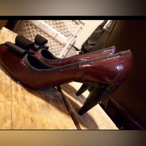 VINTAGE Size 8.5 Fendi NWOT Beautiful Cherry Colored Patent Leather Heels